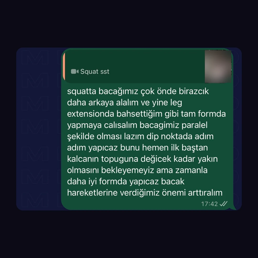 Koçun squat videosuna yazdığı ayrıntılı form geri bildirimi: ayak pozisyonu, derinlik ve adım adım ilerleme